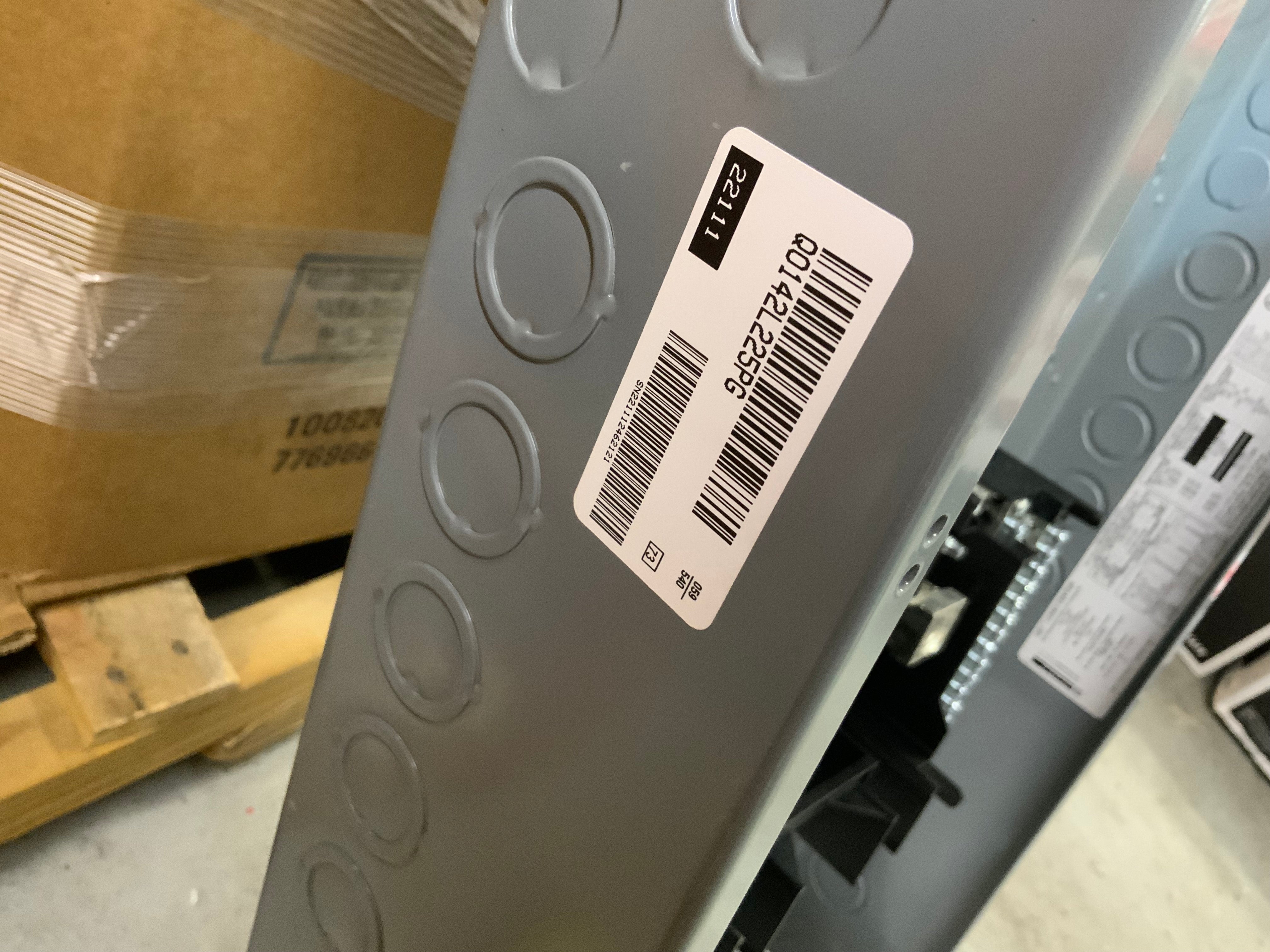 Square D - QO142L225PG 225-Amp 42-Space 42-Circuit Indoor Main Lug (8080844849390)